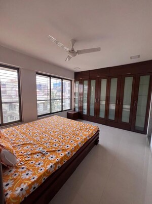 3.5 BHK Apartment For Sale in Khar West