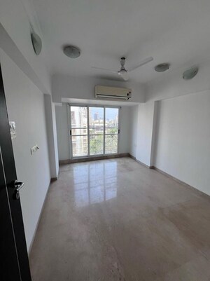Room in 3 BHK Apartment at Ankur Rajdoot, Khar West – for Sale