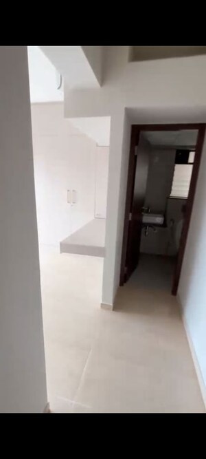 Room in 2 BHK Apartment at Mahindra Alcove, Chandivali – for Rent