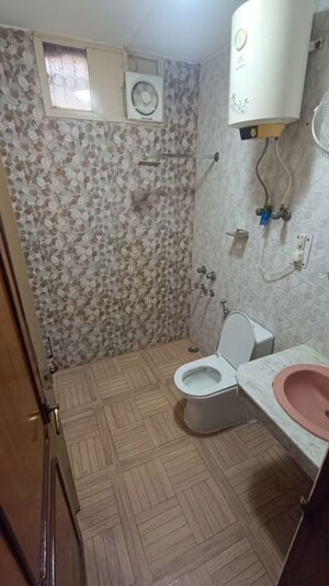 Bathroom in 1.5 BHK Builder Floor at Malviya Nagar – for Rent