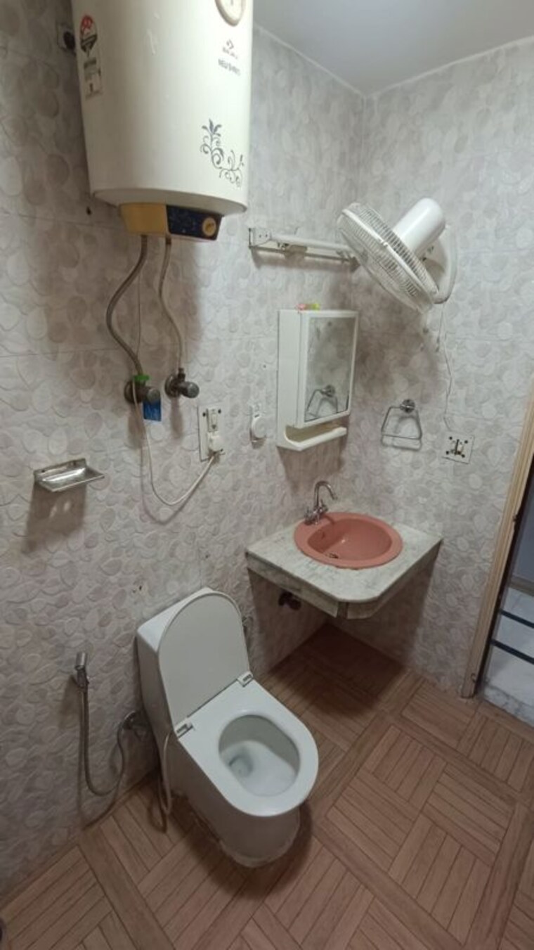 Bathroom, malviya nagar 1.5 Bedroom 900 Sq.Ft. Builder Floor In Malviya Nagar Delhi 10781725