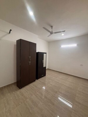 Room in 3 BHK Builder Floor at Nehru Enclave – for Rent