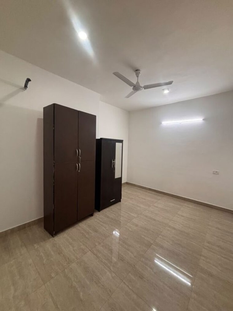 Room, nehru enclave 3 Bedroom 200 Sq.Yd. Builder Floor In Nehru Enclave Delhi 10781734