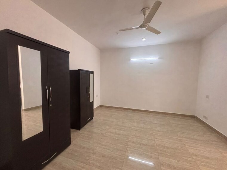 Room, nehru enclave 3 Bedroom 200 Sq.Yd. Builder Floor In Nehru Enclave Delhi 10781734