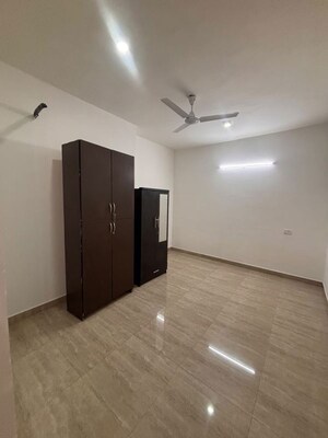 Room in 3 BHK Builder Floor at Nehru Enclave – for Rent