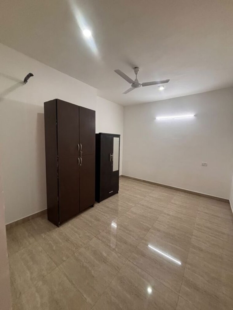 Room, nehru enclave 3 Bedroom 200 Sq.Yd. Builder Floor In Nehru Enclave Delhi 10781734