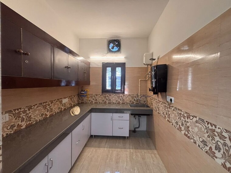 Kitchen, nehru enclave 3 Bedroom 200 Sq.Yd. Builder Floor In Nehru Enclave Delhi 10781734