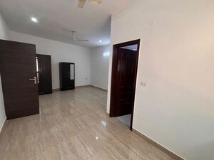 Room in 3 BHK Builder Floor at Nehru Enclave – for Rent