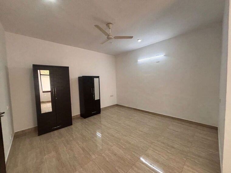 Room, nehru enclave 3 Bedroom 200 Sq.Yd. Builder Floor In Nehru Enclave Delhi 10781734