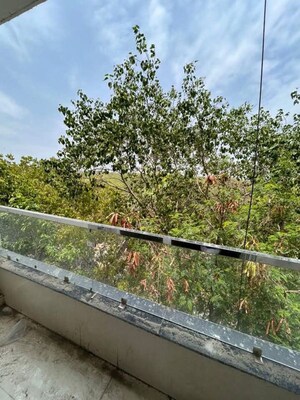 Balcony in 1 BHK Independent House at Sainik Farm – for Rent