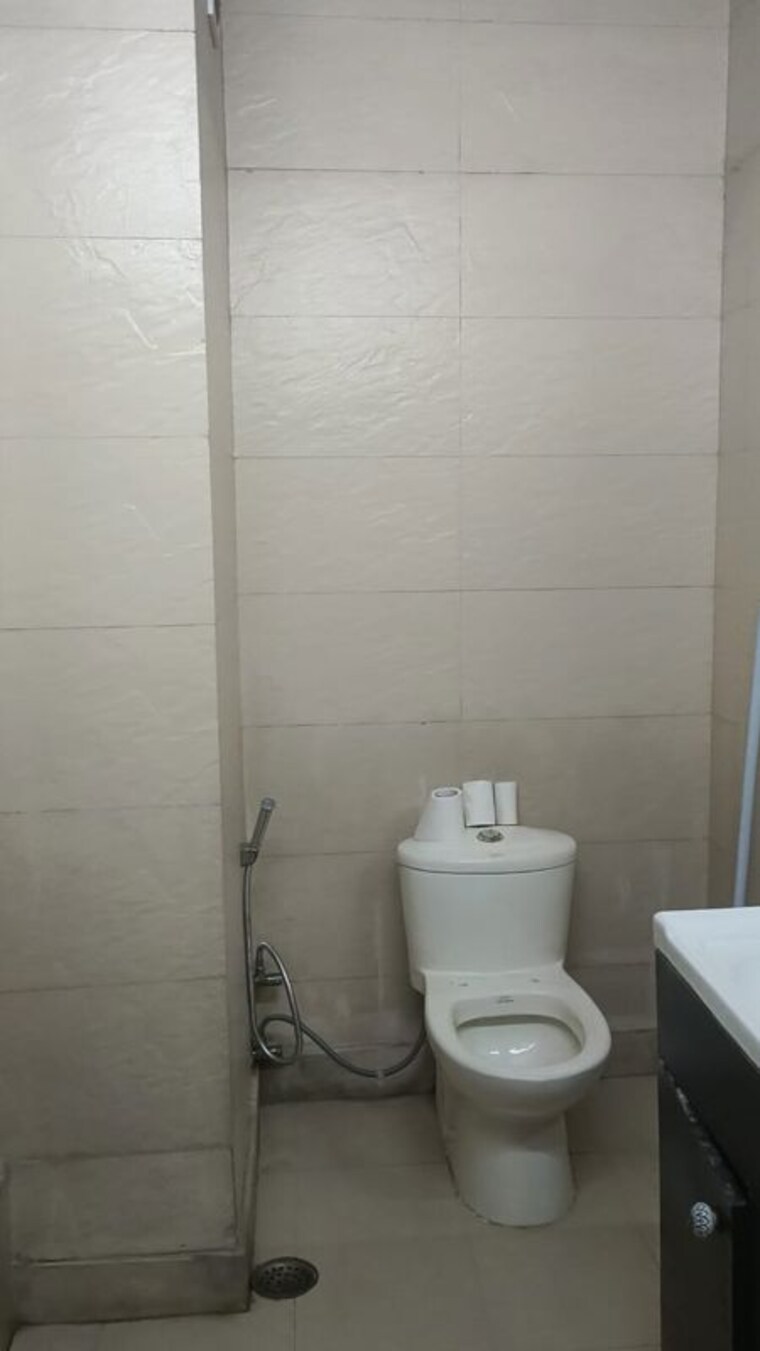 Bathroom, greater kailash i 3 Bedroom 208 Sq.Yd. Builder Floor In Greater Kailash I Delhi 10781728