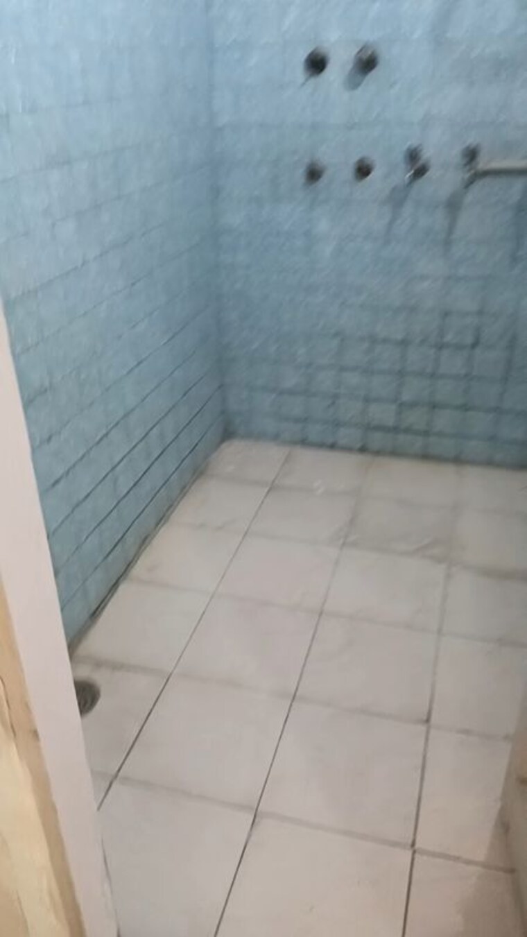 Bathroom, lajpat nagar i 2 Bedroom 900 Sq.Ft. Builder Floor In Lajpat Nagar I Delhi 10781753