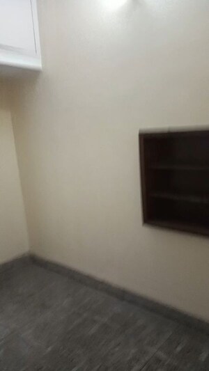 Room in 2 BHK Builder Floor at Lajpat Nagar I – for Rent