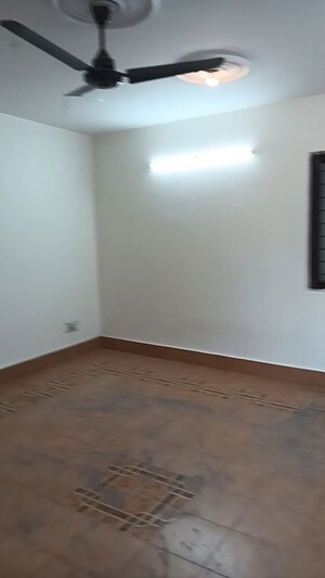 Room in 1 BHK Builder Floor at Lajpat Nagar I – for Rent