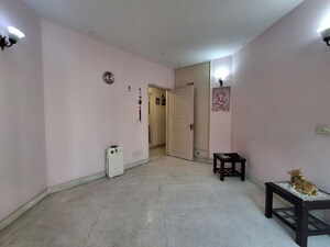 Room in 2.5 BHK Apartment at Malibu Town – for Sale