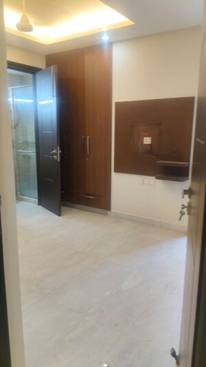 Room in 3 BHK Builder Floor at East Of Kailash – for Rent