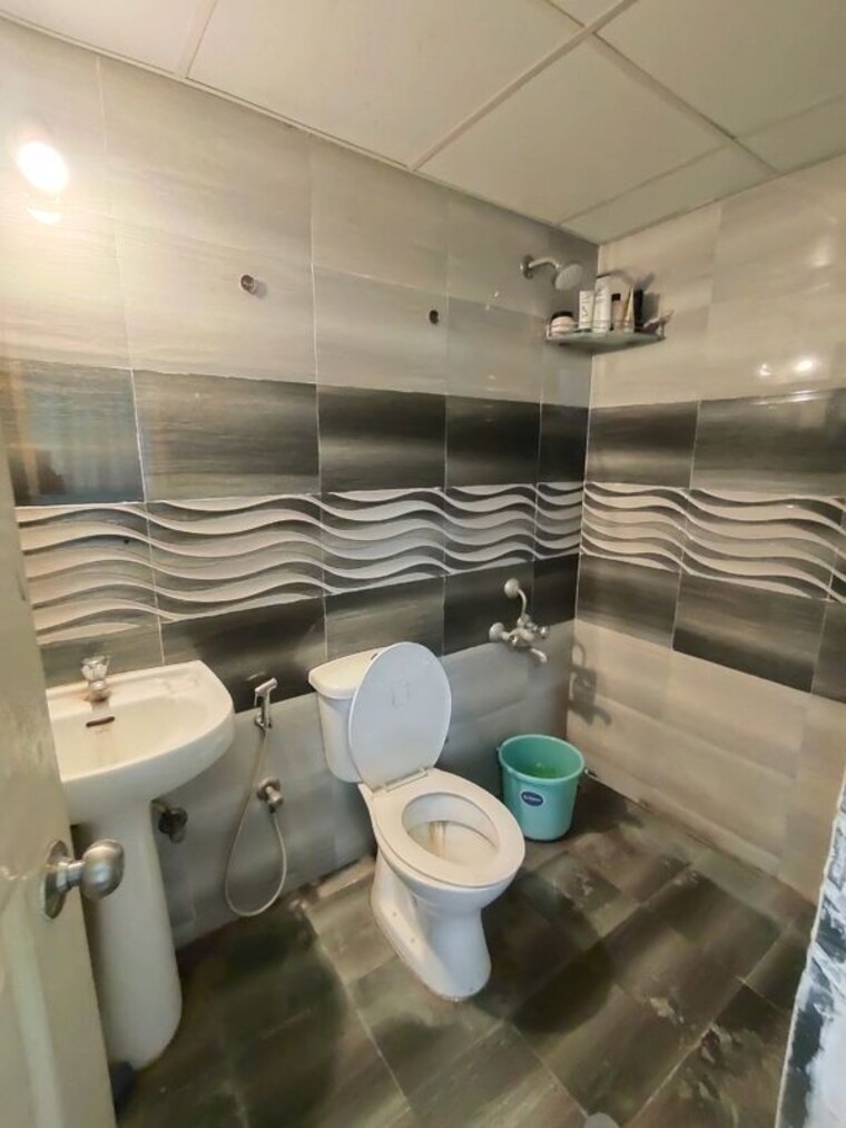 Bathroom, haralur road 3 Bedroom 1500 Sq.Ft. Apartment In Haralur Road Bangalore 10781769