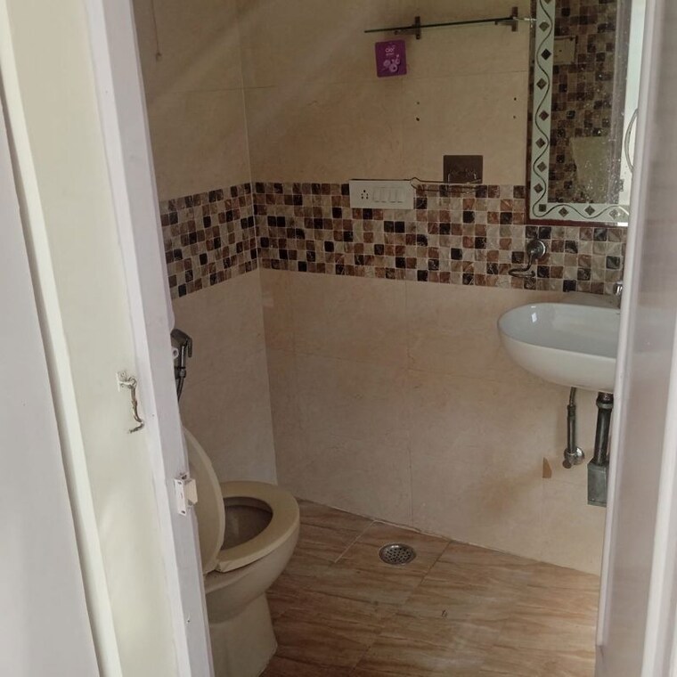Bathroom, greater kailash ii 2 Bedroom 160 Sq.Yd. Builder Floor In Greater Kailash ii Delhi 10781780