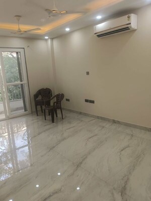Room in 3 BHK Builder Floor at Chittaranjan Park – for Rent