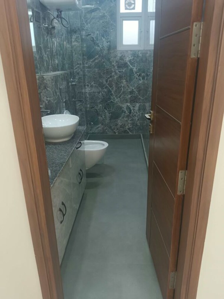 Balcony, chittaranjan park 3 Bedroom 2000 Sq.Ft. Builder Floor In Chittaranjan Park Delhi 10779151