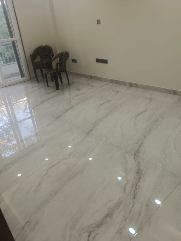  Parking, chittaranjan park 3 Bedroom 2000 Sq.Ft. Builder Floor In Chittaranjan Park Delhi 10779151