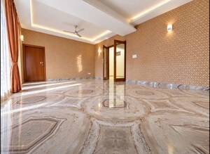 Room in 5 BHK Villa at Vikash Khand – for Rent