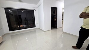 Room in 3 BHK Apartment at Hiranandani Meadows, Manpada – for Rent