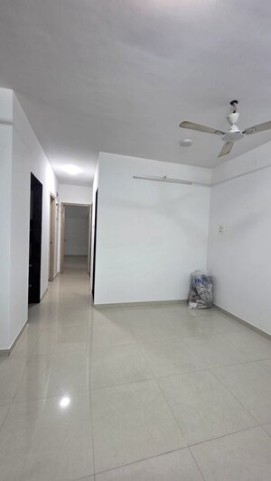 Room in 3 BHK Apartment at Hiranandani Meadows, Manpada – for Rent
