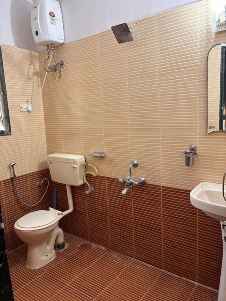 Bathroom, daffodils-housing-society-row-house 3 Bedroom 1200 Sq.Ft. Apartment In Pimple Saudagar Pune 10781866