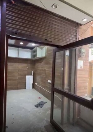  Shop For Sale in Hazratganj
