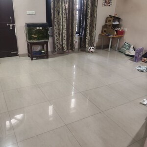 Room in 3 BHK Builder Floor at Sector 10 – for Rent