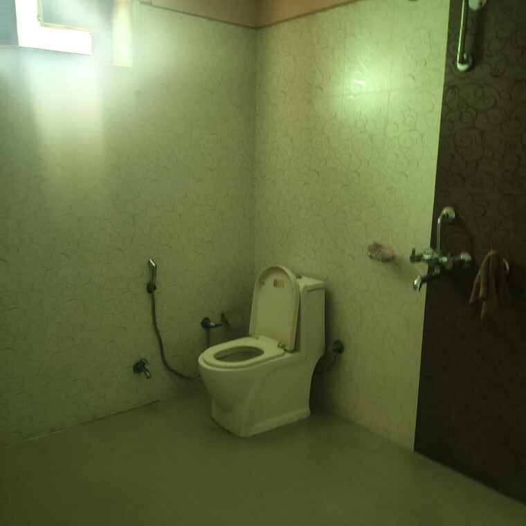 Bathroom, sector 10 3 Bedroom 2260 Sq.Ft. Builder Floor In Sector 10 Gurgaon 10781520