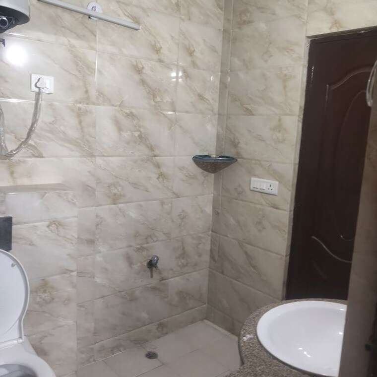 Bathroom, sector 10 3 Bedroom 2260 Sq.Ft. Builder Floor In Sector 10 Gurgaon 10781520