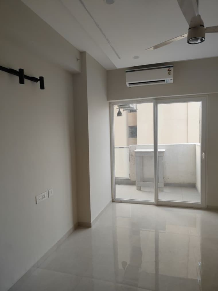 Room, tulip-yellow 3 Bedroom 1704 Sq.Ft. Apartment In Sector 69 Gurgaon 10781842