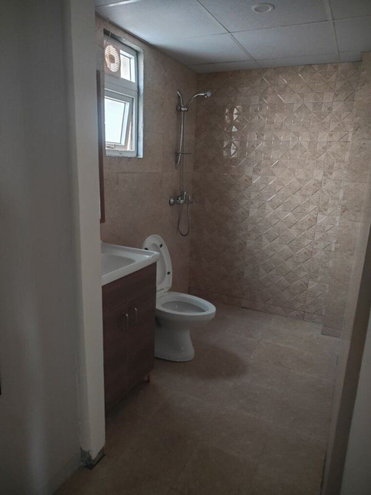 Bathroom, tulip-yellow 3 Bedroom 1704 Sq.Ft. Apartment In Sector 69 Gurgaon 10781842