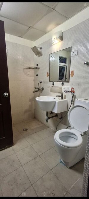 Bathroom in 2.5 BHK Apartment at Express Zenith, Sector 77 – for Rent