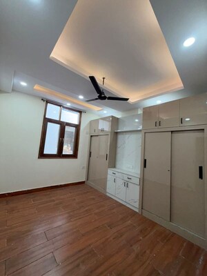 Room in 2 BHK Builder Floor at Happy Home Noida, Sector 73 – for Sale