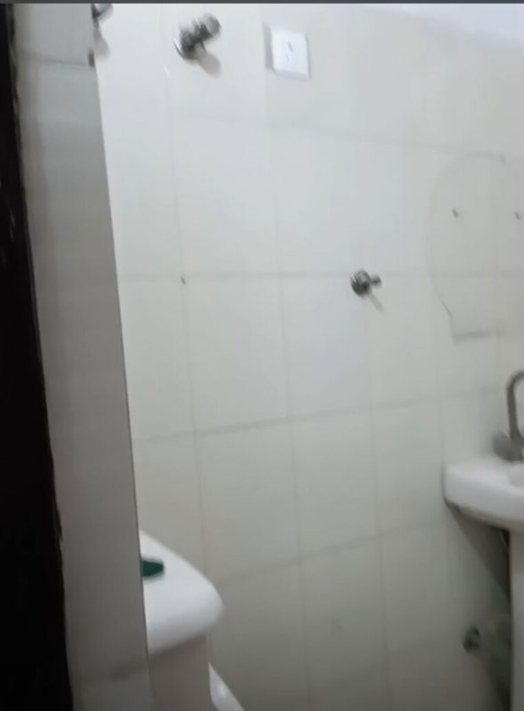 Bathroom, vasundhara sector 3 3 Bedroom 1500 Sq.Ft. Builder Floor In Vasundhara Sector 3 Ghaziabad 10782008
