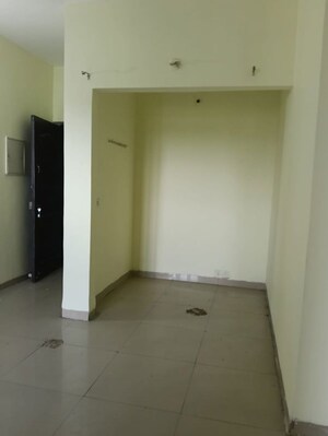 Room in 2 BHK Apartment at Jaipuria Gold Star Homes, Raebareli Road – for Sale