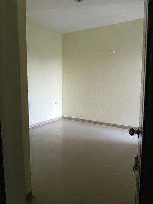 Room in 2 BHK Apartment at Jaipuria Gold Star Homes, Raebareli Road – for Sale