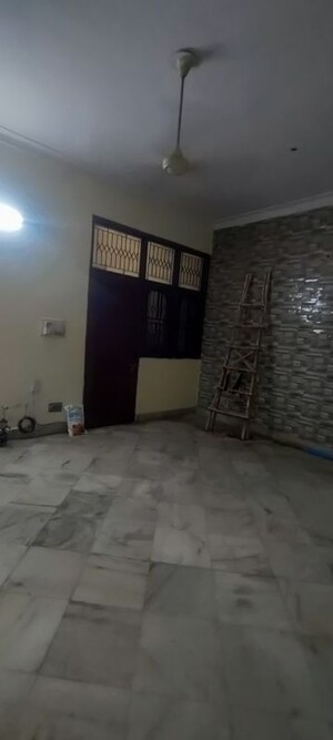 Room in 3 BHK Independent House at Sector 37 – for Rent