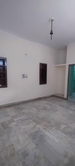 Room in 3 BHK Independent House at Sector 37 – for Rent
