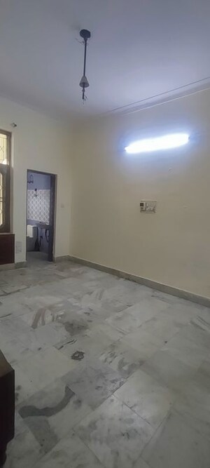 Room in 3 BHK Independent House at Sector 37 – for Rent