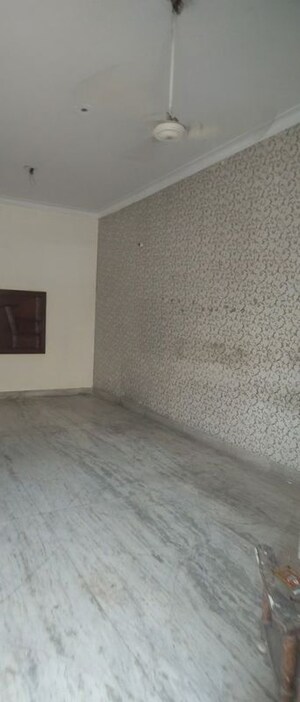 Room in 3 BHK Independent House at Sector 37 – for Rent