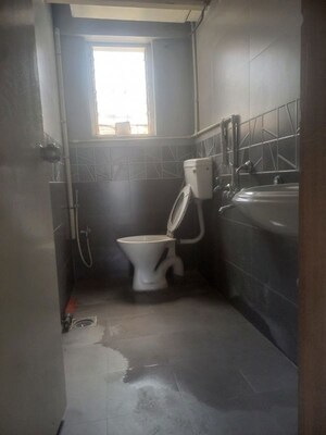 Bathroom in 3 BHK Apartment at Mahalaxmi Vihar, Vishrantwadi – for Rent