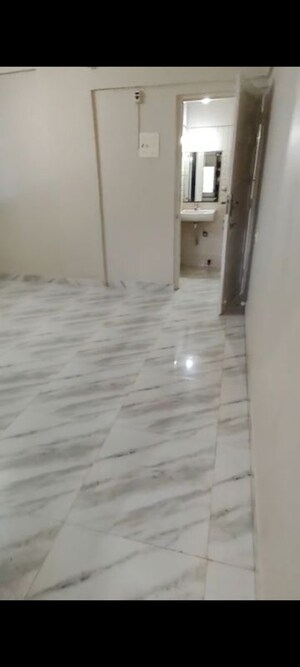 Room in 2 BHK Apartment at Mahim West – for Rent
