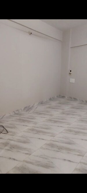 Room in 2 BHK Apartment at Mahim West – for Rent