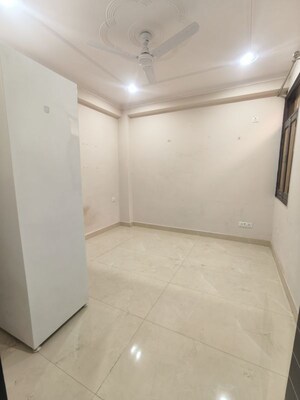 Room in 2 BHK Apartment at Chattarpur – for Rent