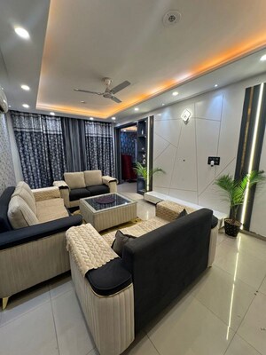 Team Area in 3 BHK Apartment at Mona Greens, Ghazipur – for Rent