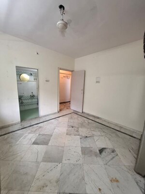 Room in 2 BHK Apartment at Ic Colony – for Rent